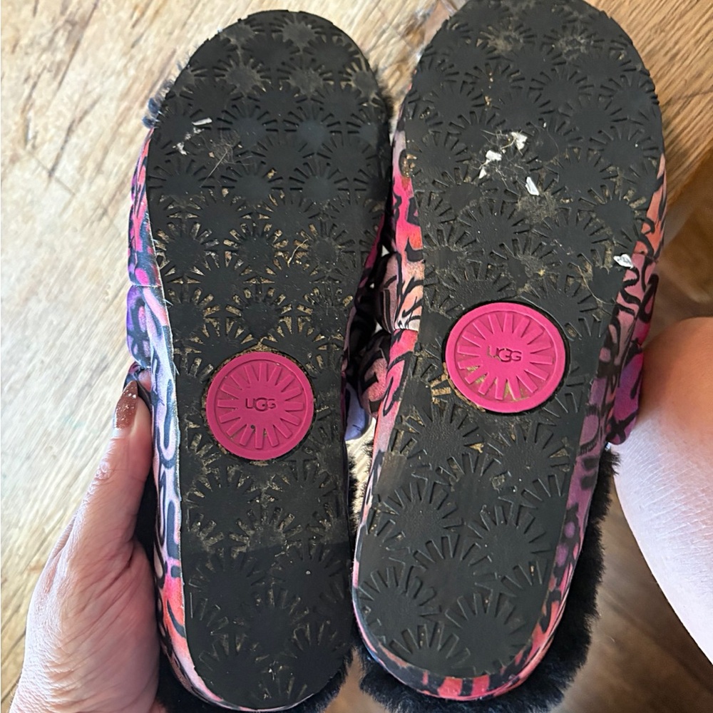 ♥️💖 UGG Fluff Yeah Sandals Graffiti Style Print in Shades of Pink Orange Purple - Picture 9 of 9